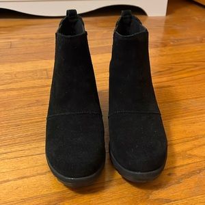 Sorel Joan of Arctic wedge II chelsea boots. Size 8.